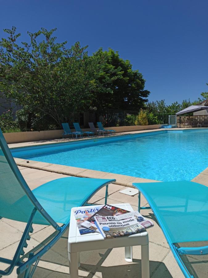 Logis Hotel Le Prince Noir Sérignac-sur-Garonne Exteriör bild