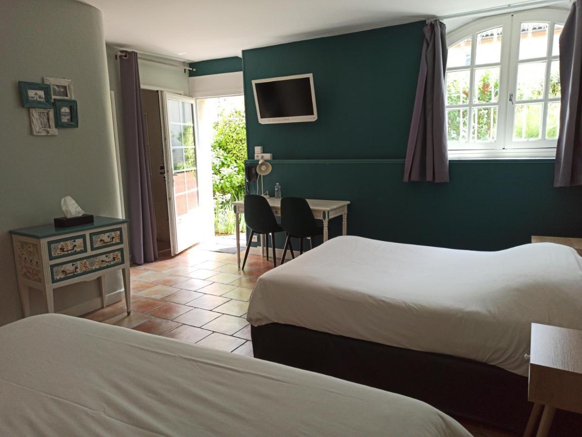 Logis Hotel Le Prince Noir Sérignac-sur-Garonne Exteriör bild
