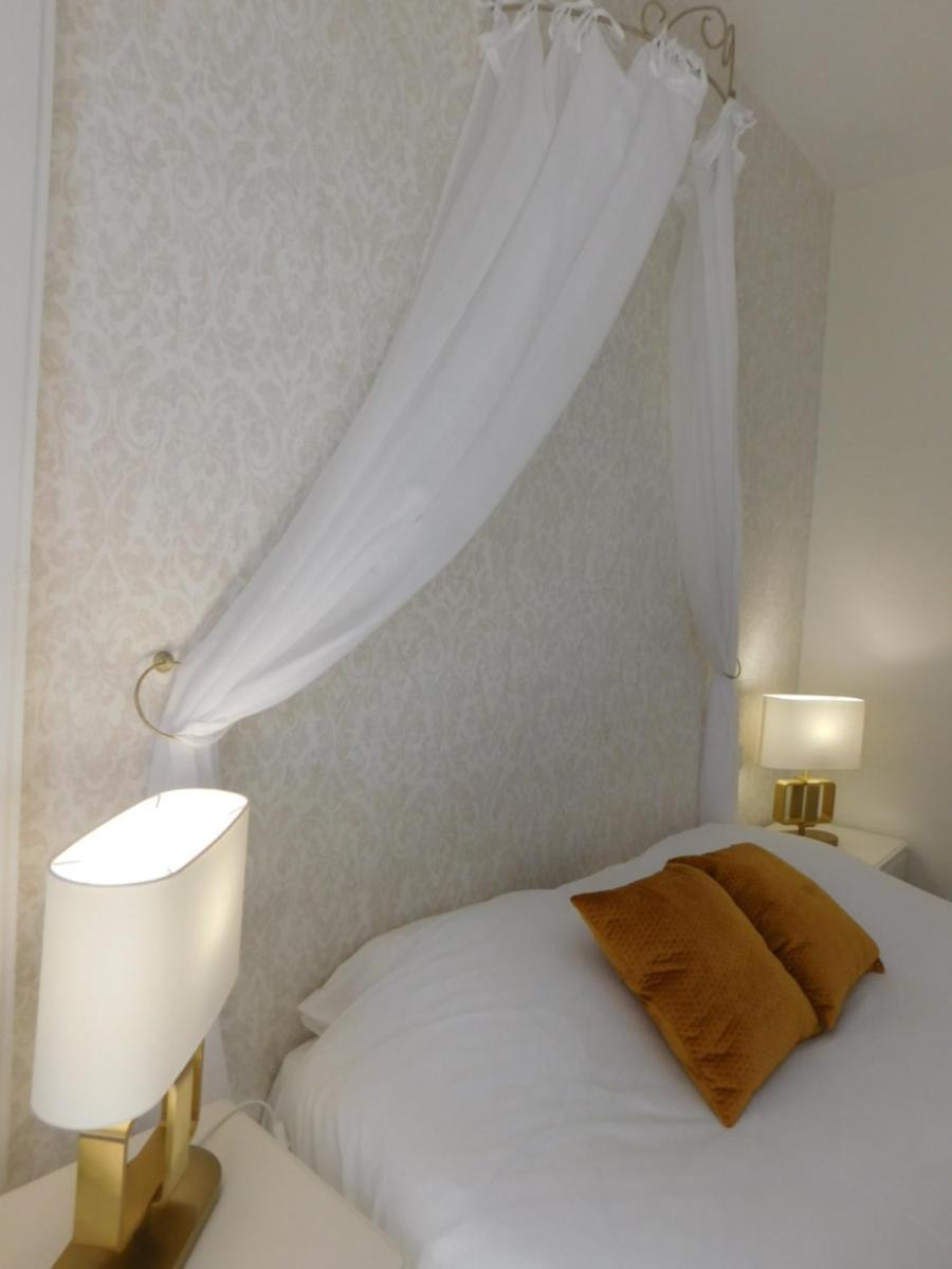 Logis Hotel Le Prince Noir Sérignac-sur-Garonne Exteriör bild