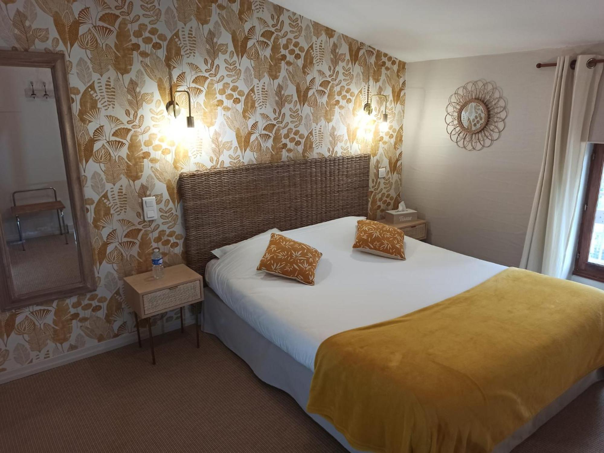 Logis Hotel Le Prince Noir Sérignac-sur-Garonne Exteriör bild