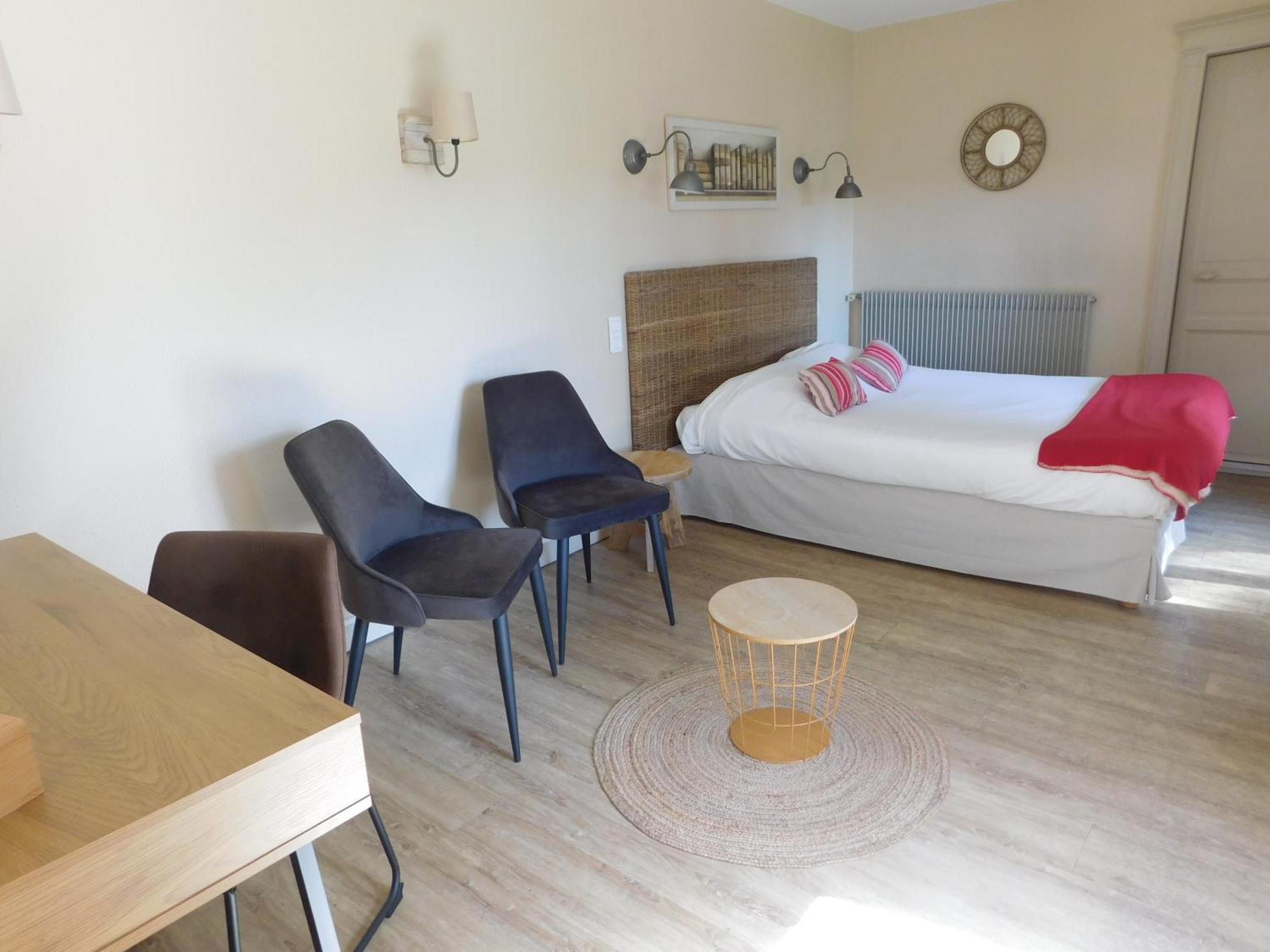 Logis Hotel Le Prince Noir Sérignac-sur-Garonne Exteriör bild