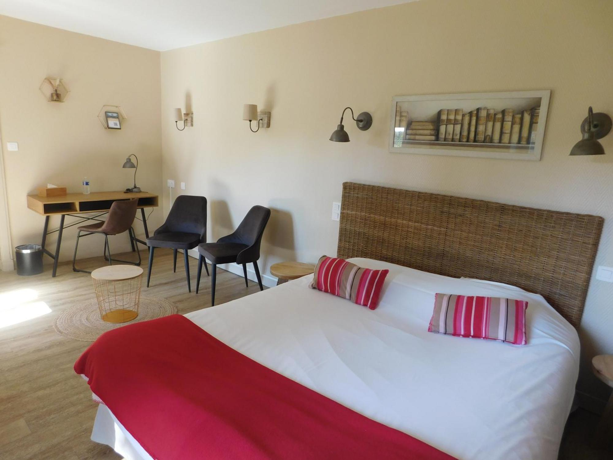 Logis Hotel Le Prince Noir Sérignac-sur-Garonne Exteriör bild