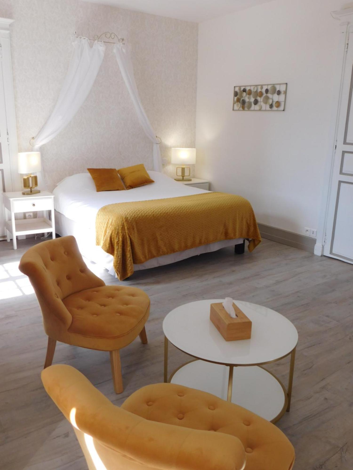 Logis Hotel Le Prince Noir Sérignac-sur-Garonne Exteriör bild
