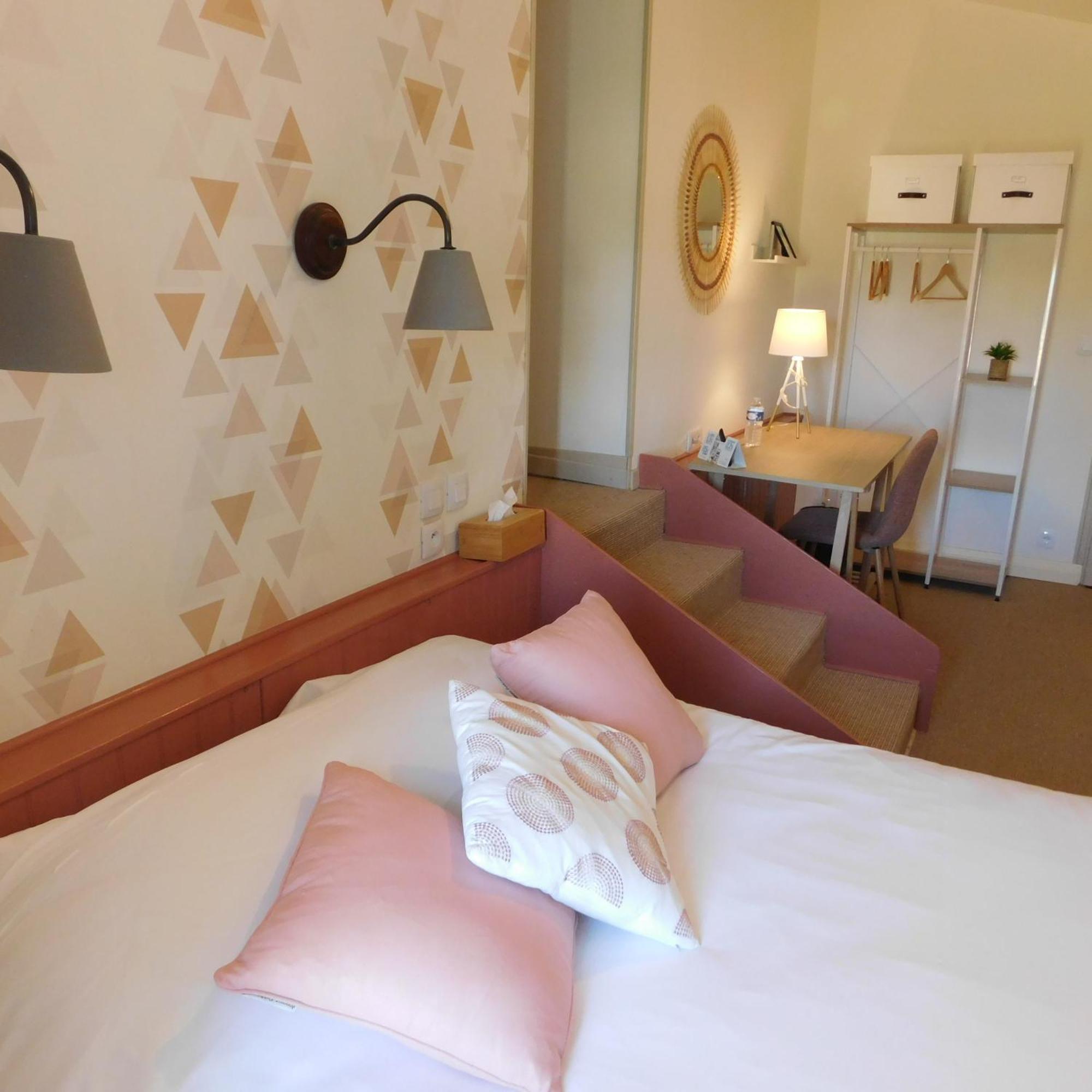 Logis Hotel Le Prince Noir Sérignac-sur-Garonne Exteriör bild