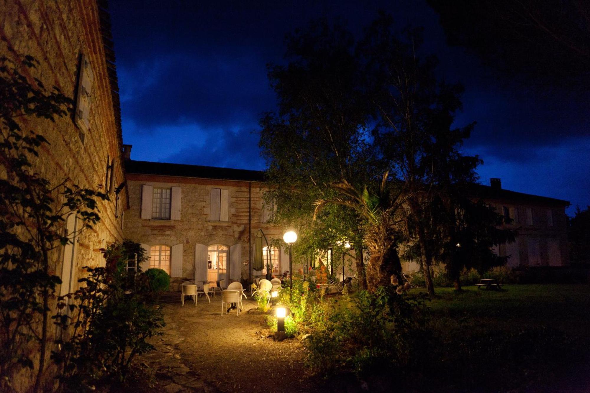 Logis Hotel Le Prince Noir Sérignac-sur-Garonne Exteriör bild