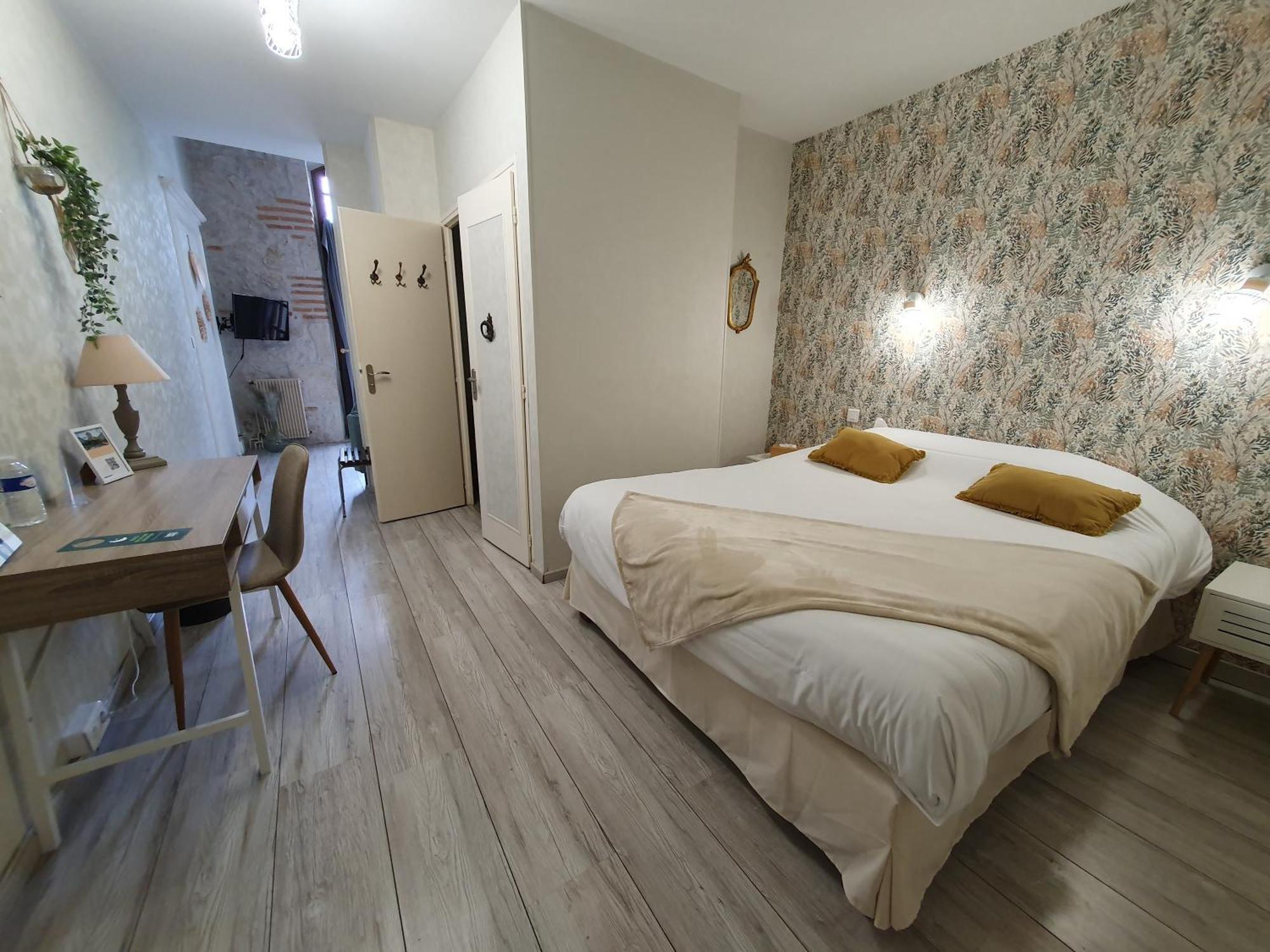 Logis Hotel Le Prince Noir Sérignac-sur-Garonne Exteriör bild
