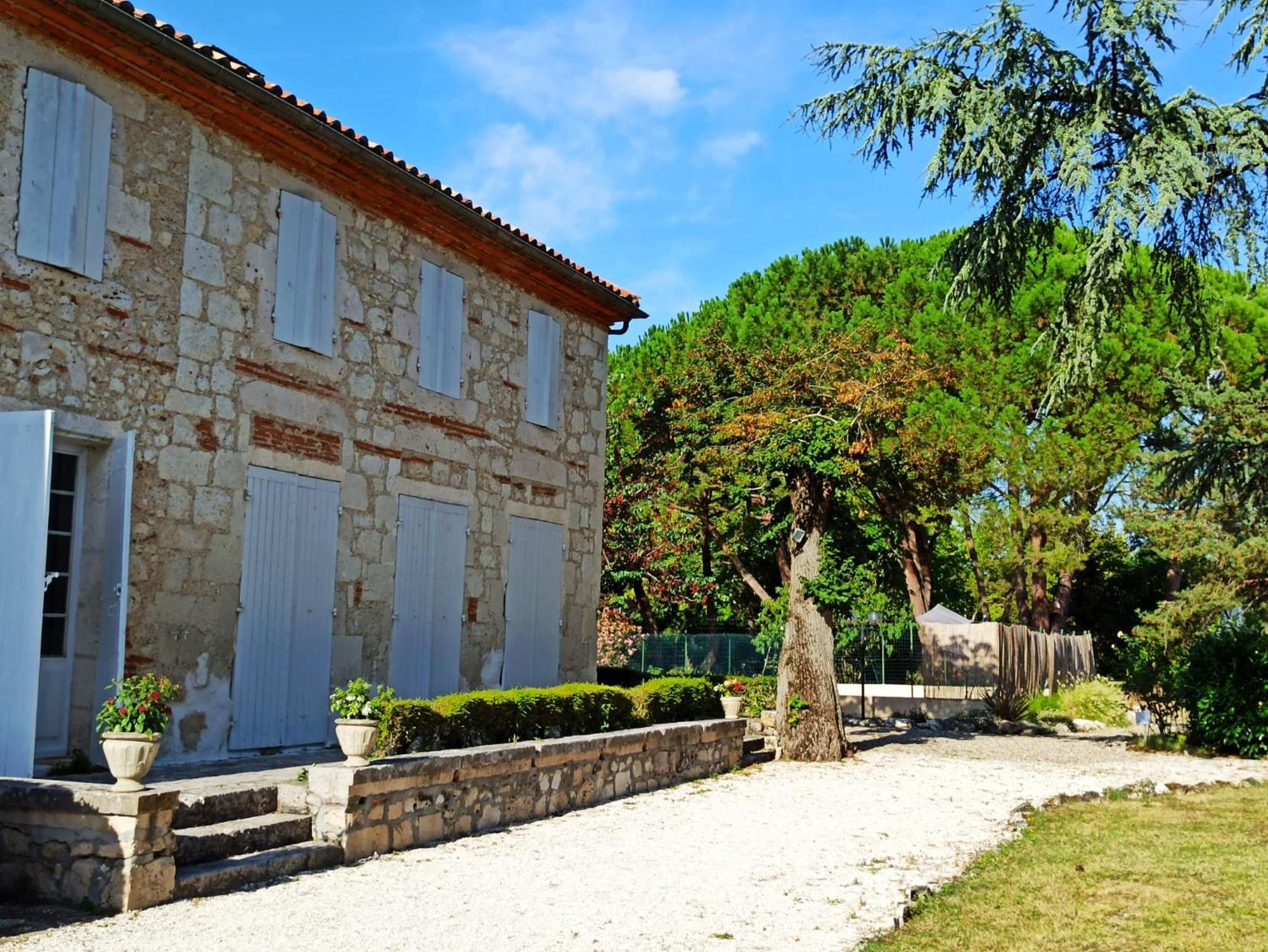 Logis Hotel Le Prince Noir Sérignac-sur-Garonne Exteriör bild