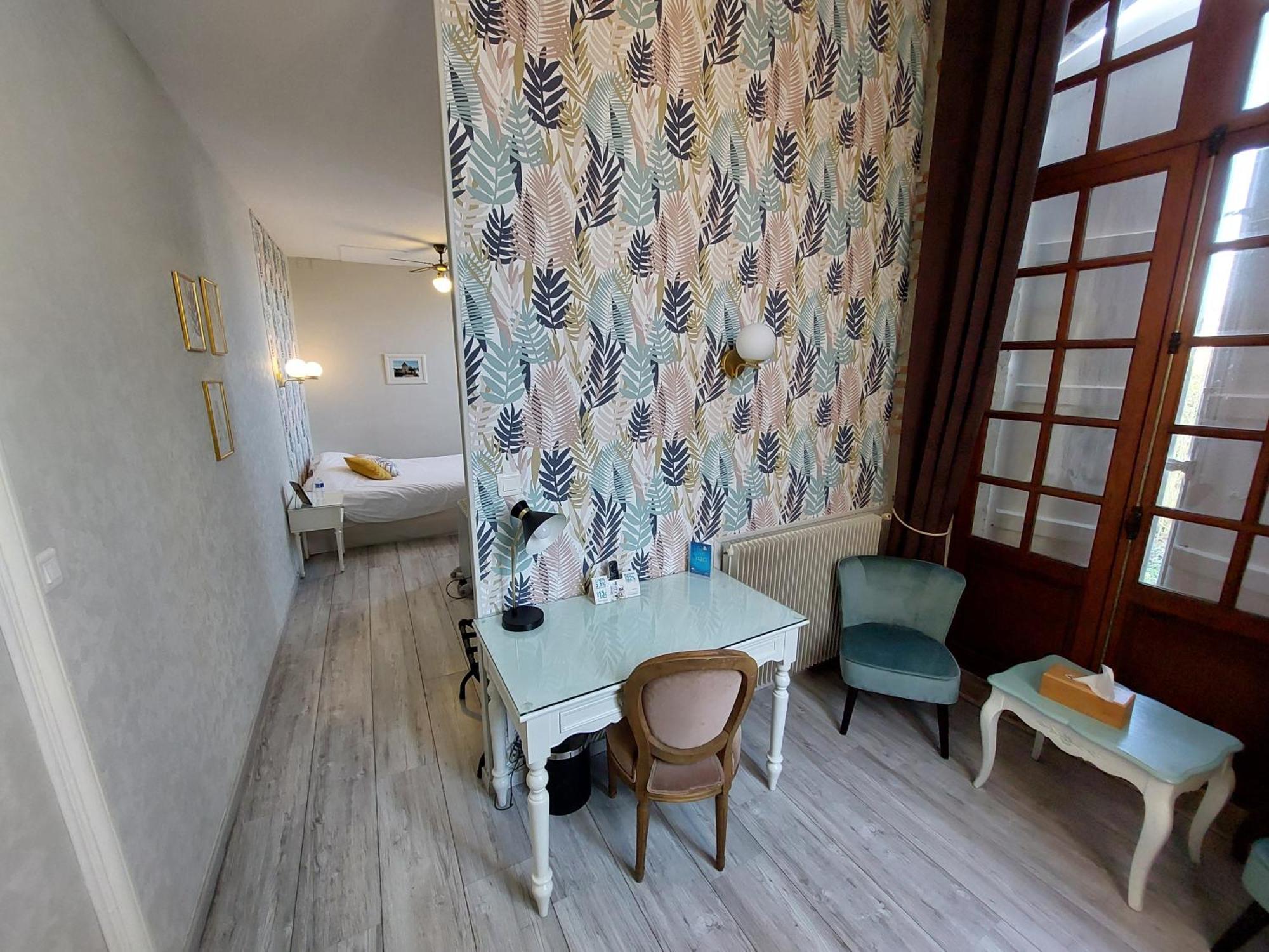 Logis Hotel Le Prince Noir Sérignac-sur-Garonne Exteriör bild
